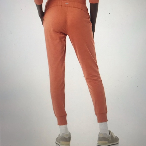 NEW Women’s Relaxed Fit Fleece Jogger Pumpkin Color Plus Size - Picture 2 of 10